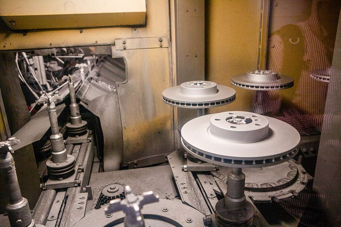 Brembo завод в Италии окраска тормозных дисков